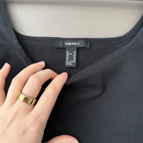 Black Stretchy Material Long Sleeve Crop Top - Picture 2 of 4